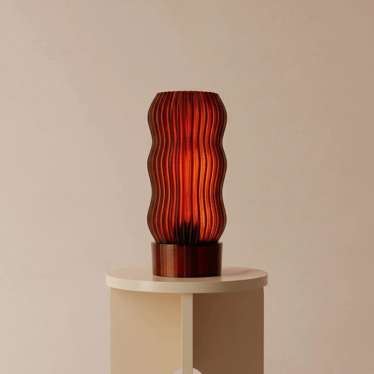Tablelamp_Wavy_studio_off.jpg.webp